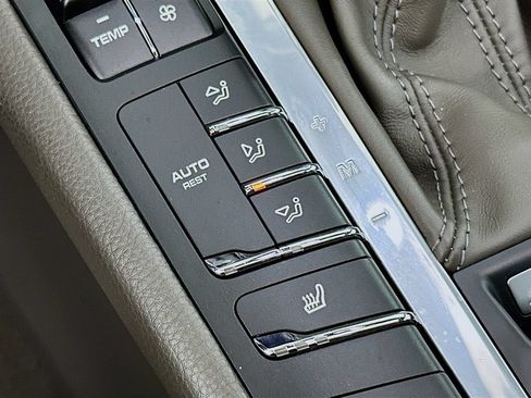 Used 2019 Porsche Macan AWD/4WD image 23