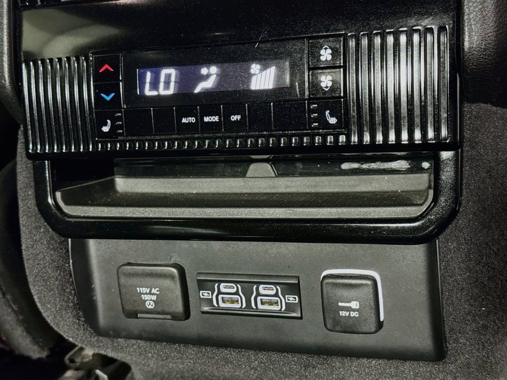 Used 2024 Jeep Wagoneer Series III AWD/4WD image 40