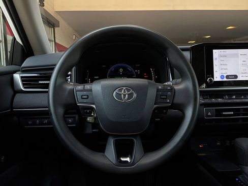 Used 2025 Toyota Camry LE FWD image 31