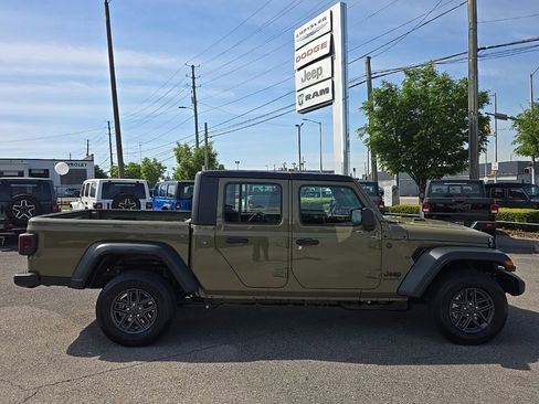 New 2026 Jeep Gladiator Sport AWD/4WD image 2