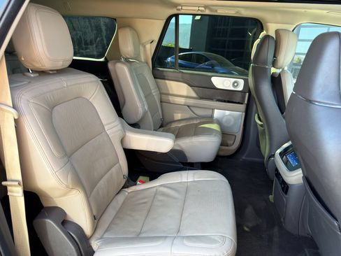 Used 2022 Lincoln Navigator L Reserve AWD/4WD image 11
