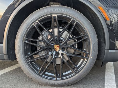 New 2026 Porsche Macan 4 Electric image 13