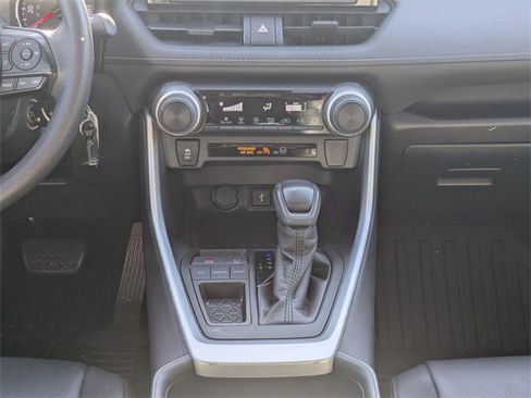 Used 2021 Toyota RAV4 LE image 19