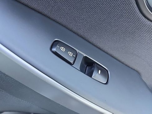 Used 2017 Hyundai Elantra GT image 25