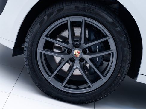 Certified 2026 Porsche Macan Turbo image 12