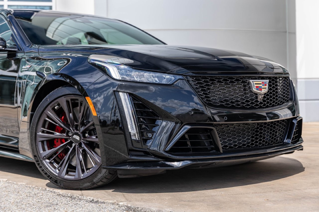 Used 2024 Cadillac CT5 V Blackwing w/ Parking Package RWD image 2