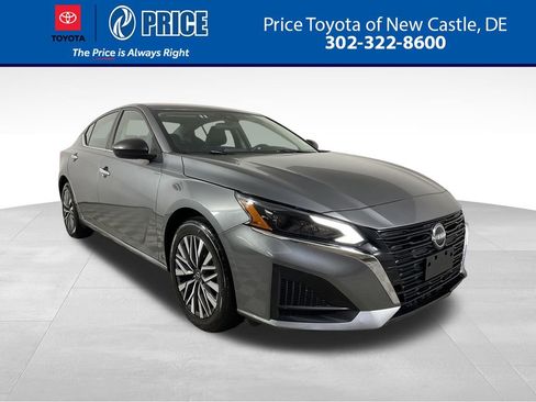 Used 2024 Nissan Altima 2.5 SV AWD/4WD image 1