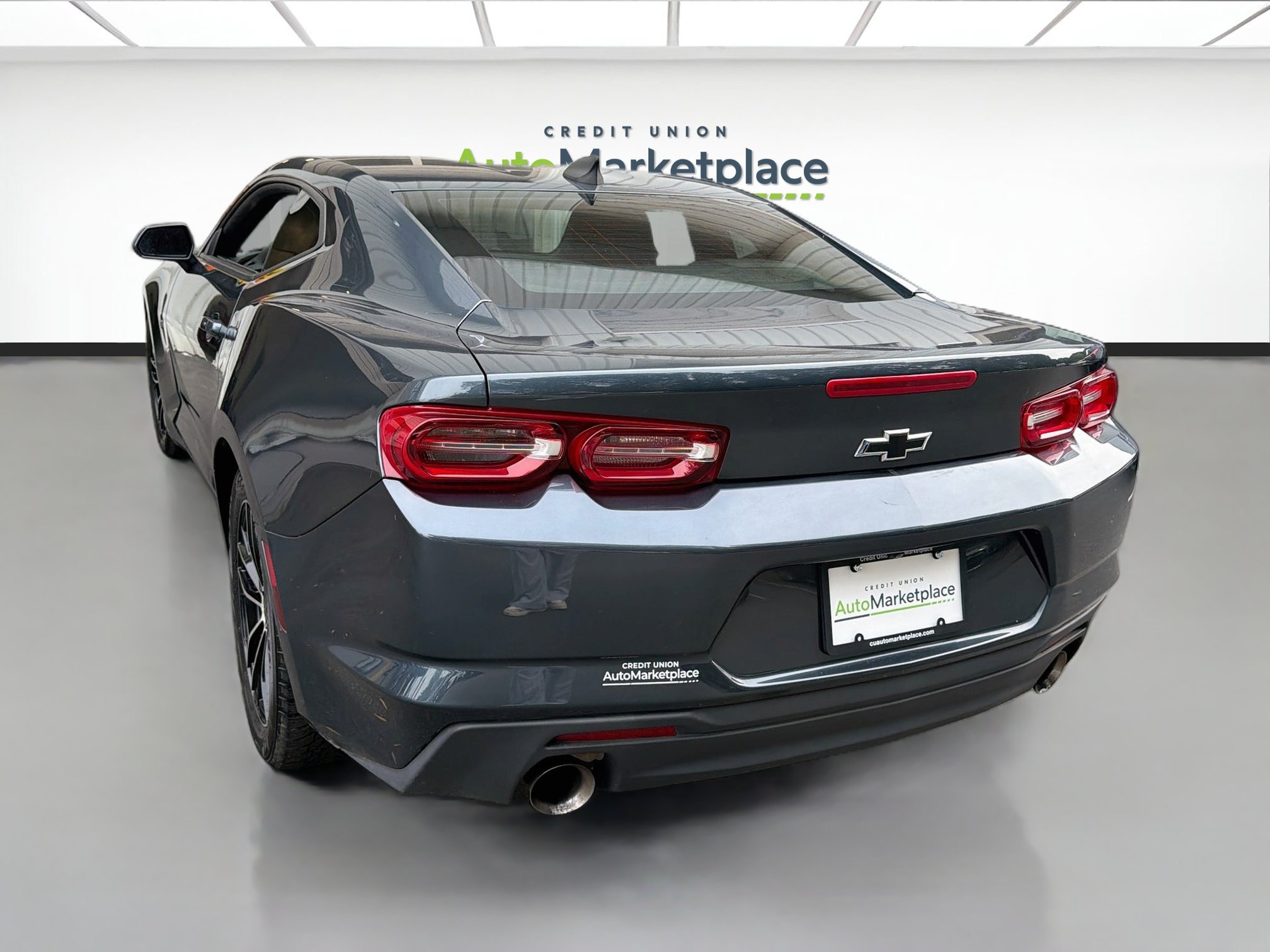 Used 2020 Chevrolet Camaro LT RWD image 4