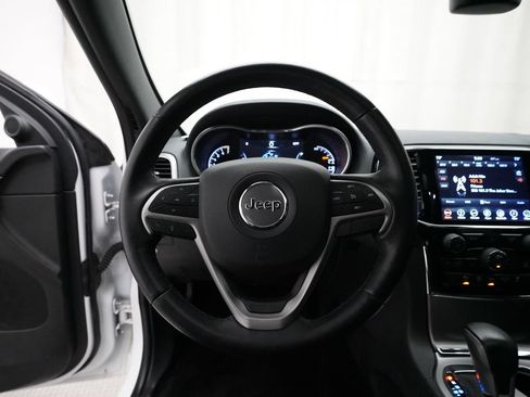 Used 2019 Jeep Grand Cherokee Altitude AWD/4WD image 4