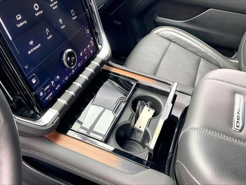 Used 2025 GMC Yukon Denali image 16