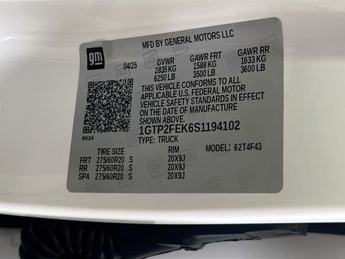Used 2025 GMC Canyon Denali AWD/4WD image 32