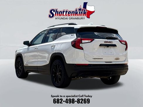 Used 2022 GMC Terrain SLT w/ Elevation Edition FWD image 8
