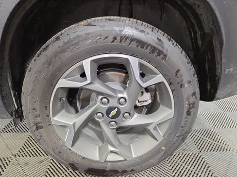 Used 2025 Chevrolet Trax LT FWD image 11