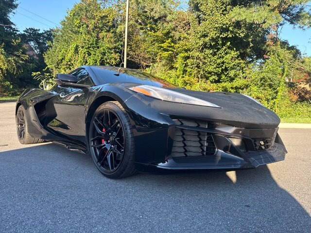 Used 2024 Chevrolet Corvette Z06 RWD image 6
