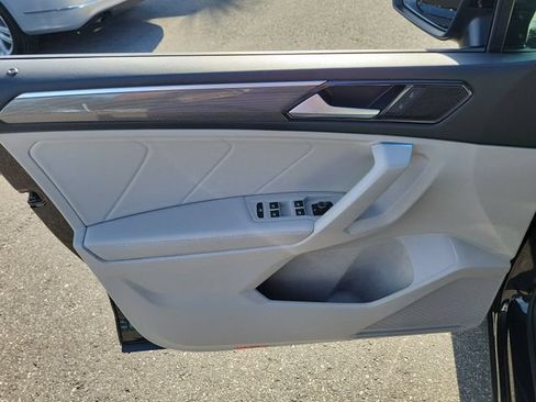 Certified 2022 Volkswagen Tiguan SE R-Line FWD image 13