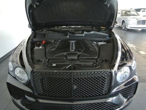 Used 2023 Bentley Bentayga AWD/4WD image 10