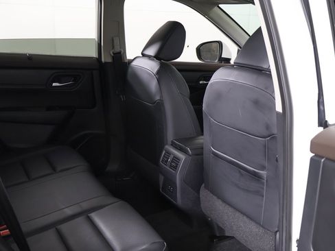 Used 2023 Nissan Rogue SV w/ SV Premium Package image 28