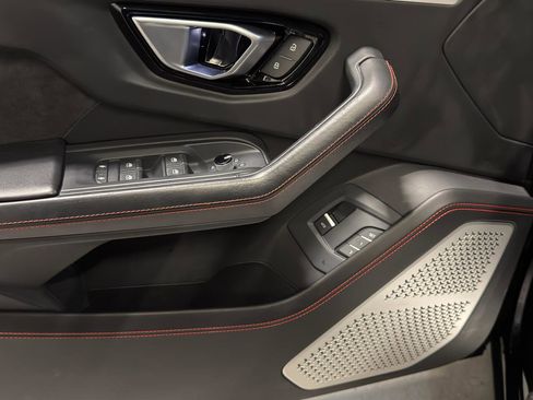 Used 2019 Lamborghini Urus image 17