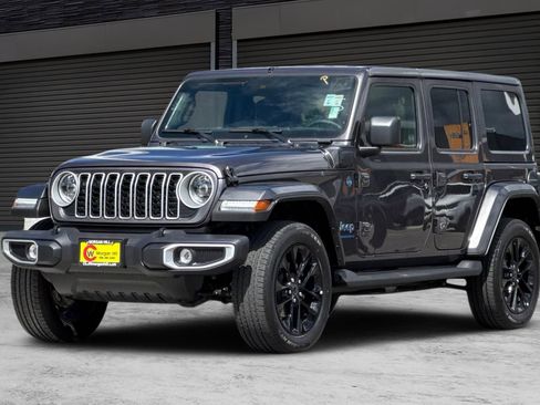Used 2025 Jeep Wrangler Unlimited Sahara image 9