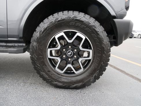 Used 2023 Ford Bronco Outer Banks image 10
