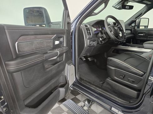 New 2026 RAM 2500 Laramie AWD/4WD image 17