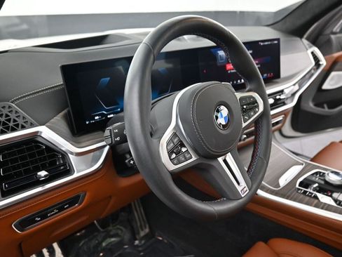 Used 2025 BMW X7 M60i AWD/4WD image 15
