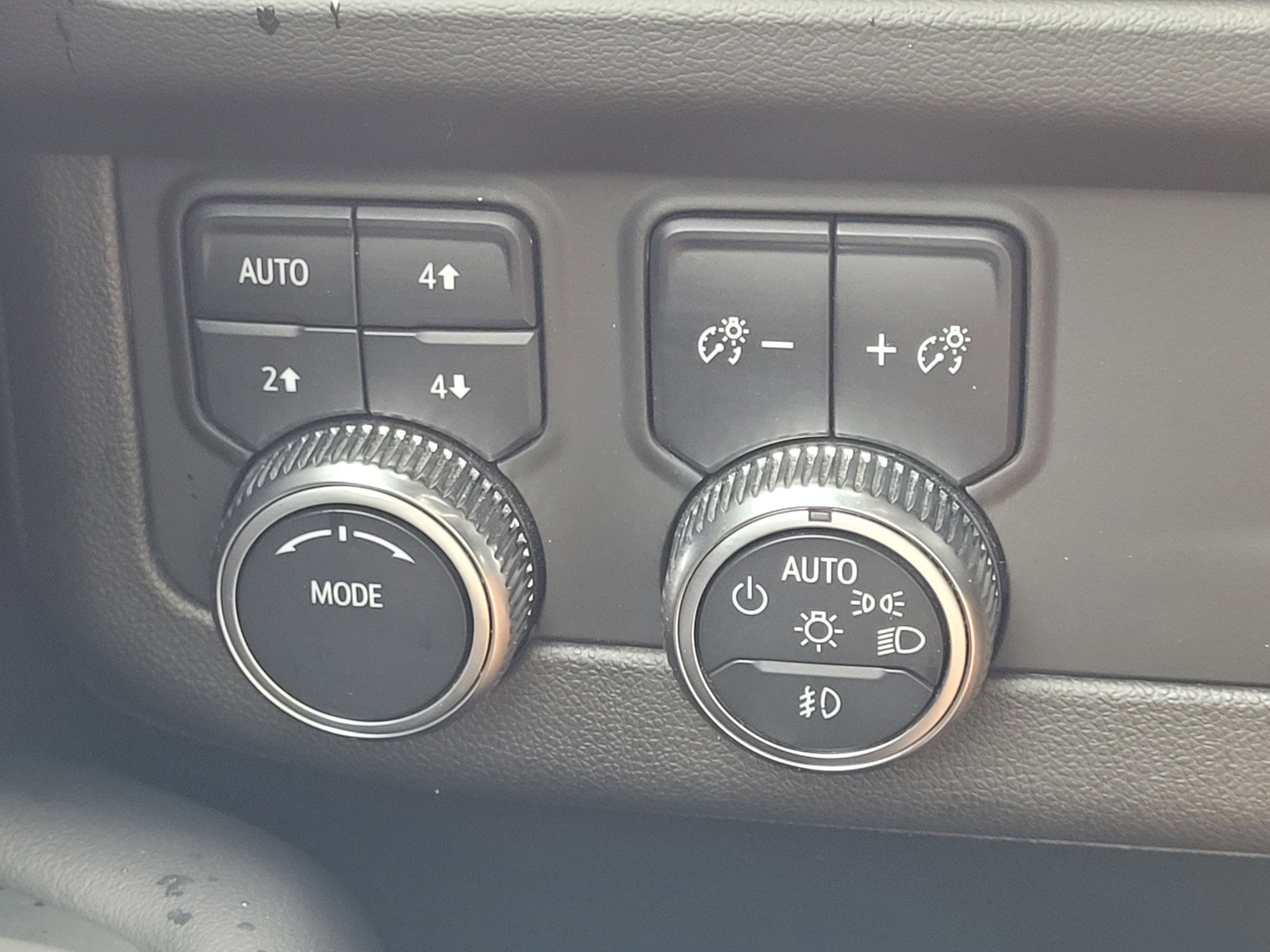 Used 2021 GMC Yukon XL AT4 w/ Rear Media and Nav Package AWD/4WD image 19