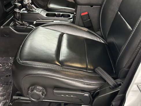 Used 2021 Jeep Wrangler Unlimited Sahara w/ Uconnect 4C Nav & Sound Group image 14