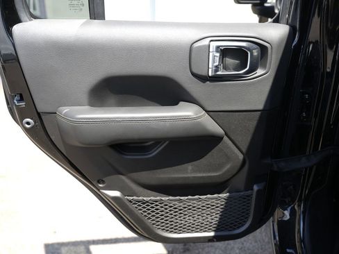 Used 2025 Jeep Wrangler Unlimited Sahara w/ Safety Group AWD/4WD image 26