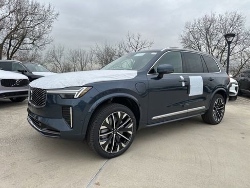 New 2026 Volvo XC90 T8 Plus image 3