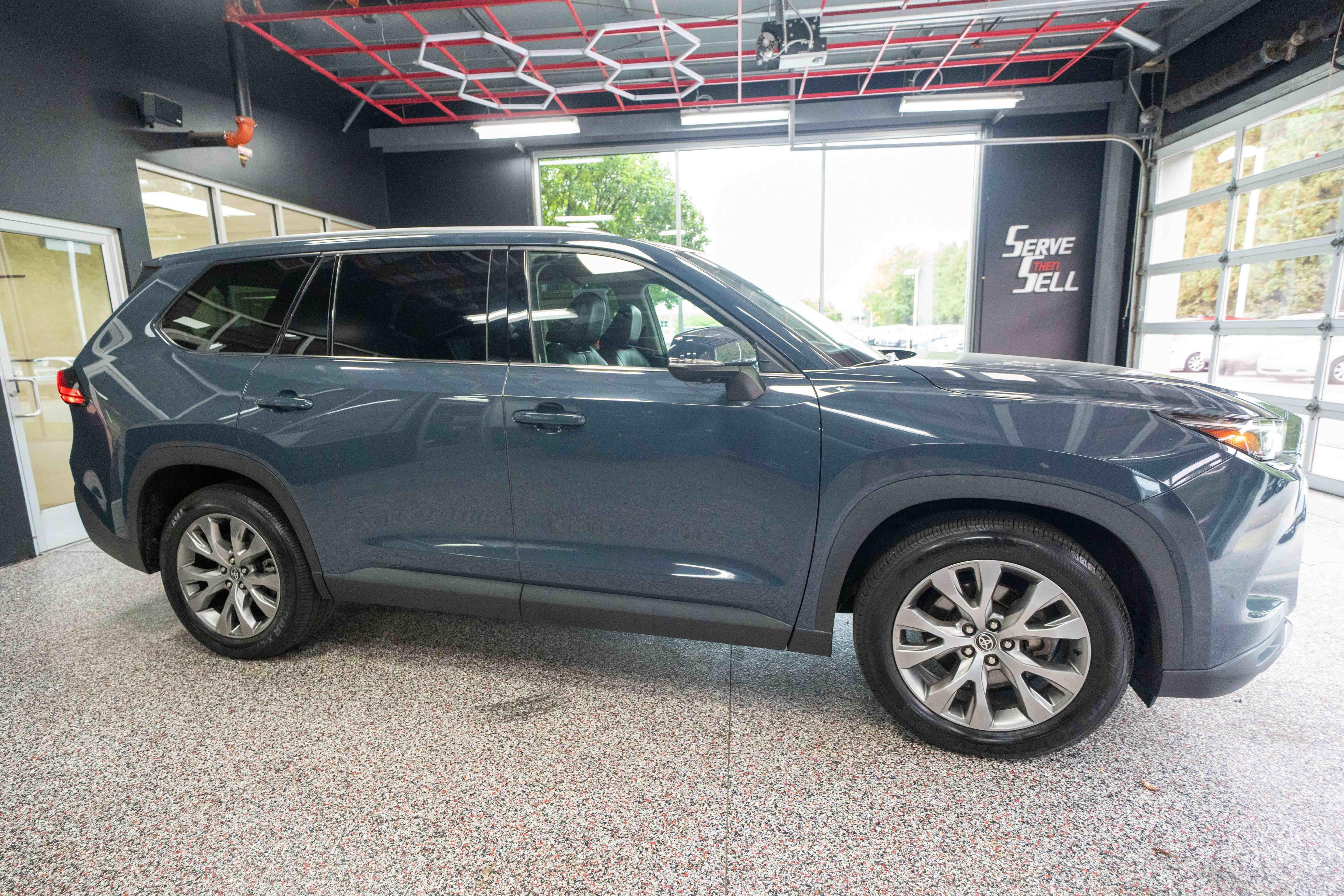 Used 2024 Toyota Grand Highlander AWD image 5