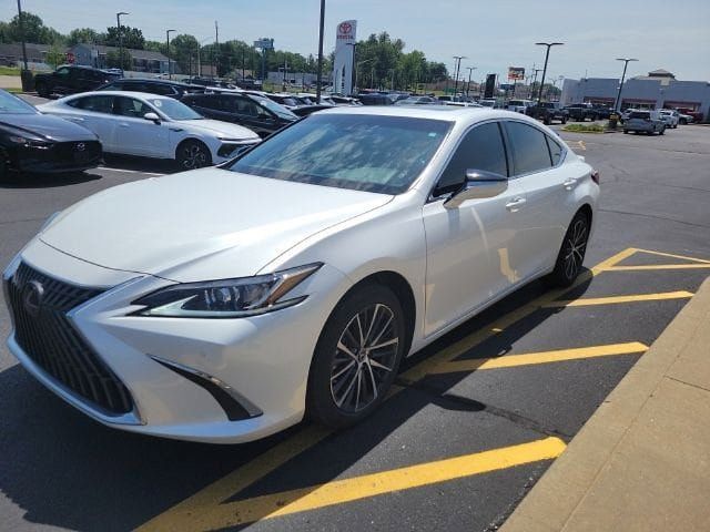 Used 2023 Lexus ES 250 w/ Premium Package AWD/4WD image 3