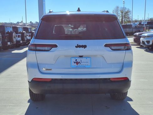 New 2025 Jeep Grand Cherokee L Altitude image 5