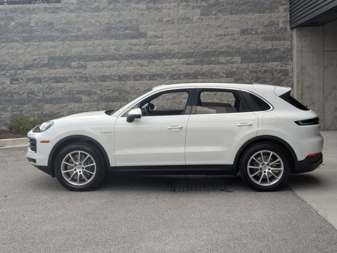 Used 2025 Porsche Cayenne E-Hybrid image 2