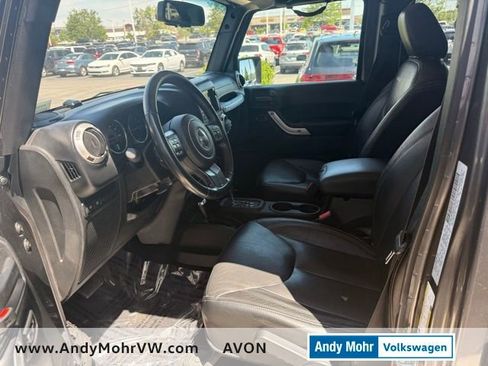 Used 2017 Jeep Wrangler Unlimited Rubicon w/ Connectivity Group AWD/4WD image 14