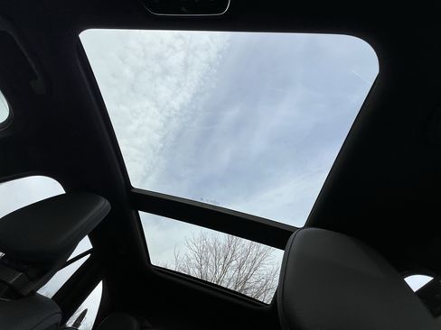 Used 2025 Mercedes-Benz GLC 300 4MATIC image 28