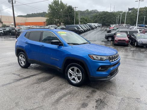 Used 2024 Jeep Compass Latitude AWD/4WD image 6