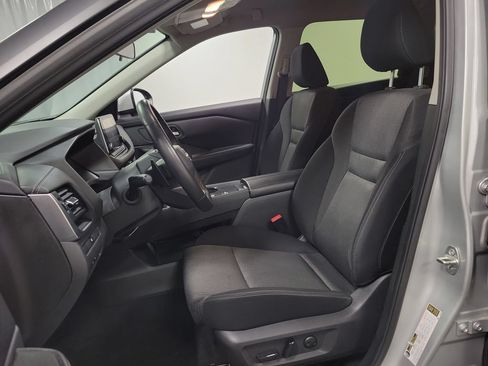 Used 2025 Nissan Rogue SV FWD image 13