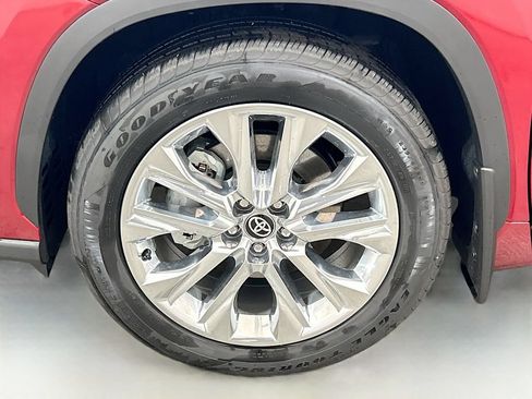 New 2026 Toyota Highlander Limited AWD/4WD image 8