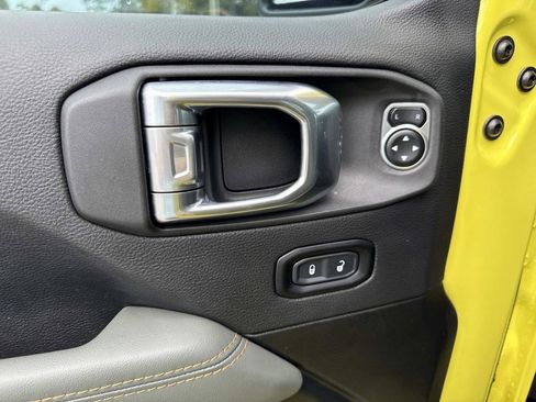 Used 2024 Jeep Gladiator Mojave w/ Technology Group image 17