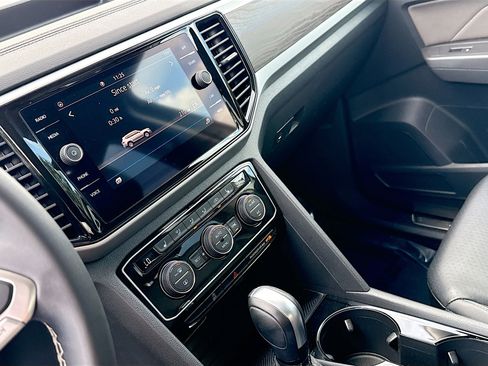 Used 2023 Volkswagen Atlas SE w/ Panoramic Sunroof Package image 28