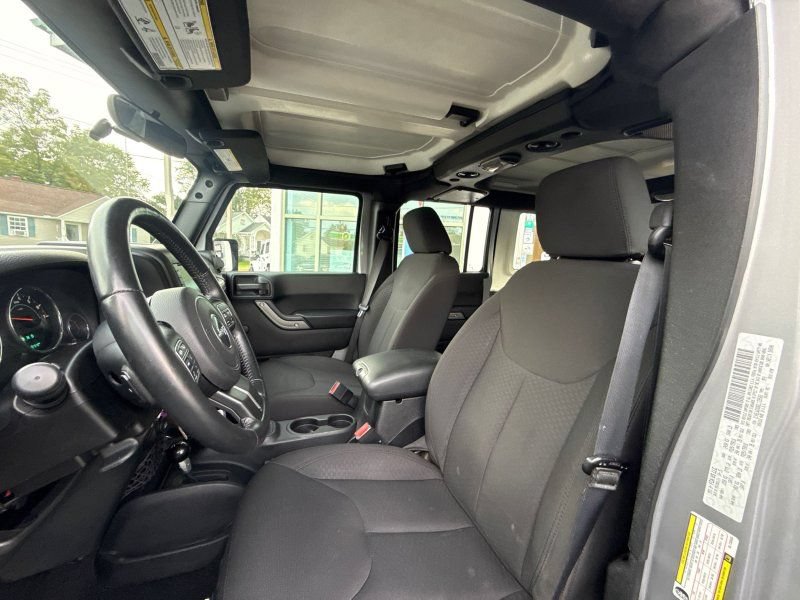 Used 2016 Jeep Wrangler Unlimited Sport w/ Connectivity Group AWD/4WD image 12