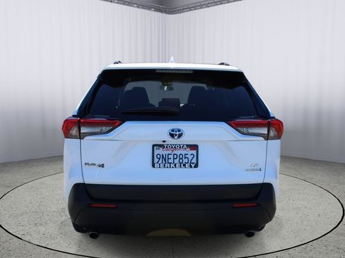 Used 2024 Toyota RAV4 LE AWD/4WD image 7