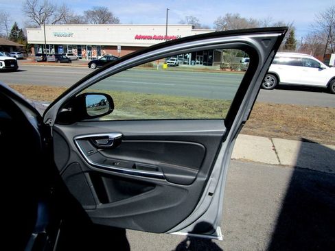 Used 2015 Volvo V60 T5 Cross Country w/ Convenience Package image 33