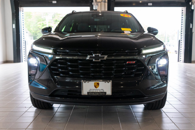 Used 2024 Chevrolet Trax RS w/ Sunroof Package FWD image 2