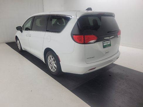 Used 2024 Chrysler Voyager LX FWD image 5