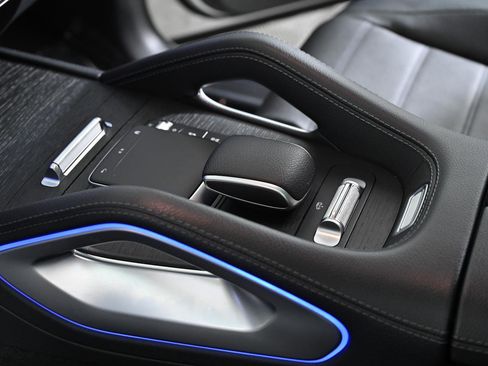 Used 2023 Mercedes-Benz GLS 450 4MATIC image 21