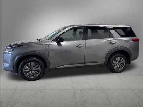 Used 2024 Nissan Pathfinder S AWD/4WD image 2