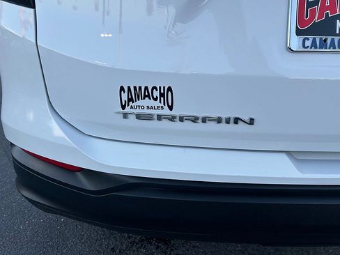 Used 2024 GMC Terrain SLE image 17