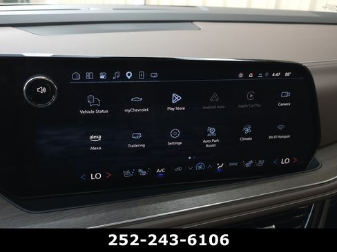 Used 2025 Chevrolet Suburban High Country AWD/4WD image 22